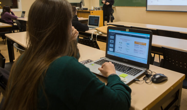 Student wiht a laptop computer