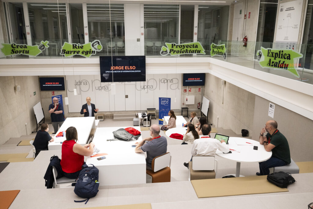 UNITA representatives take part in a collaborative working session on university service redesign at UPNA.
